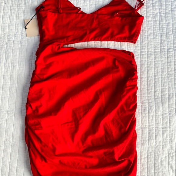 Superdown Darcey Ruched Dress Size Medium NWT - Picture 3 of 4